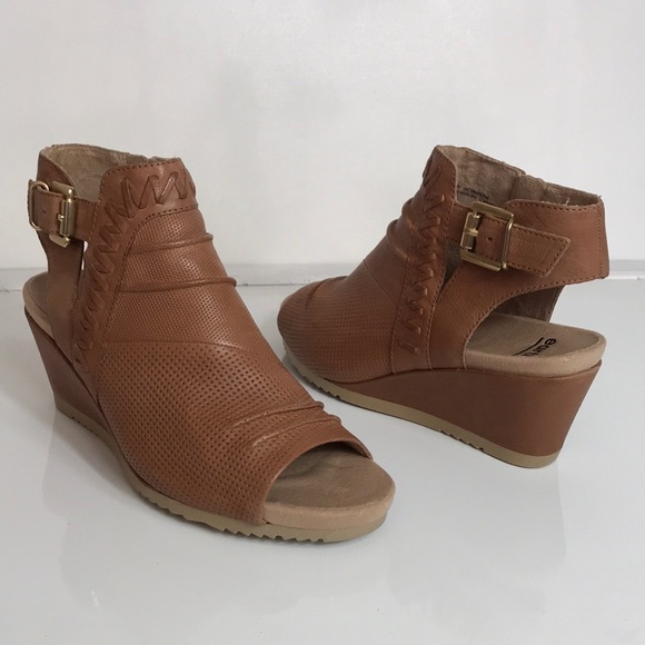 Earth Attalea Bonaire Whipstitch Leather Wedge - Picture 2 of 7